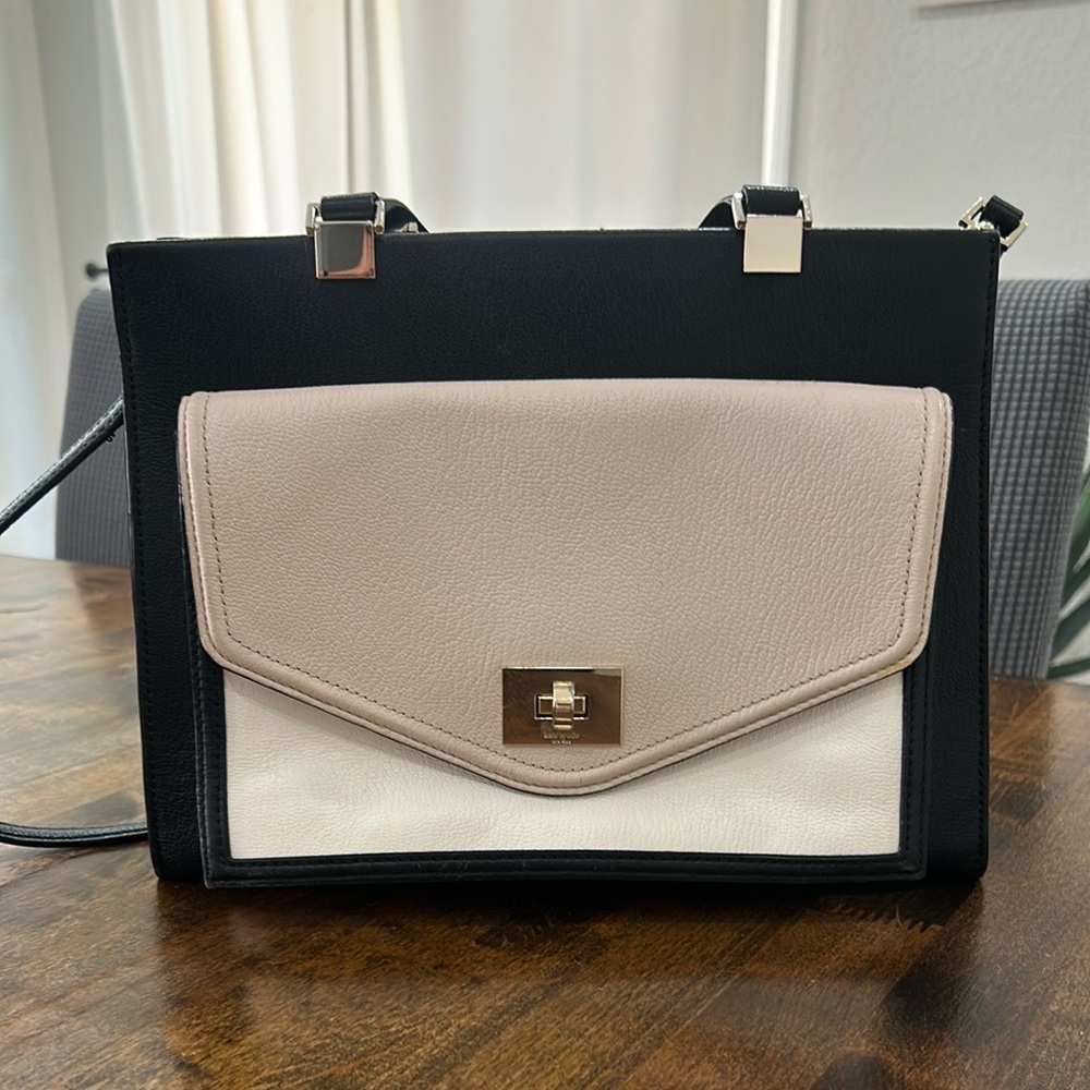 Kate Spade Crossbody Bag in Black and Cream with Modern Elegance